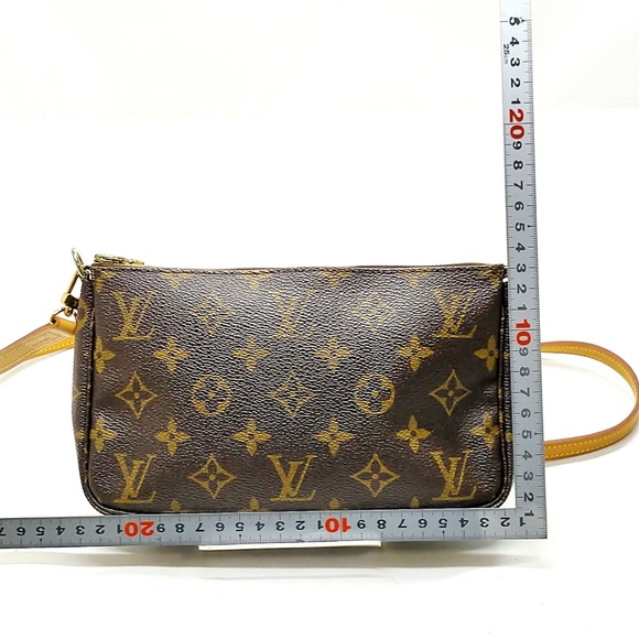 Louis Vuitton Pochette w/ Shoulder strap - Picture 2 of 9